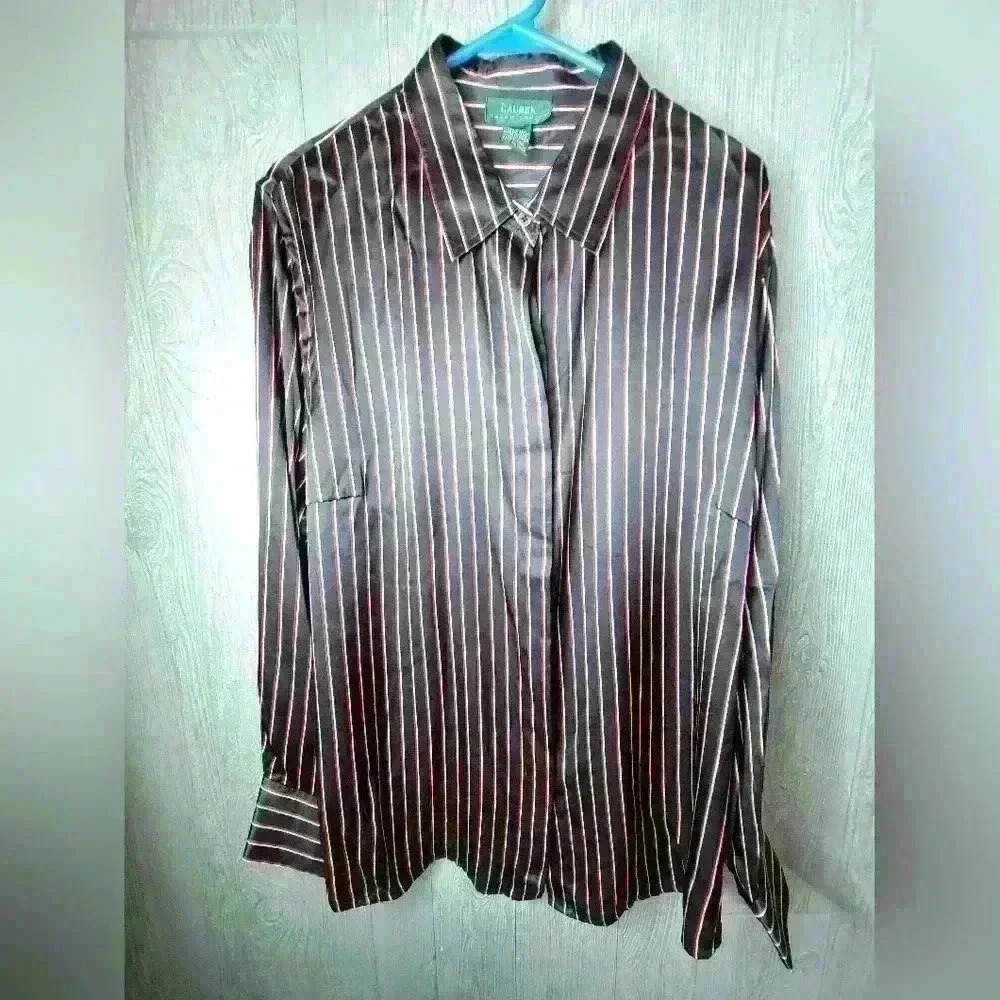 Vintage Lauren Ralph Lauren button-down Silk‎ blouse w/ long sleeves size 2X.